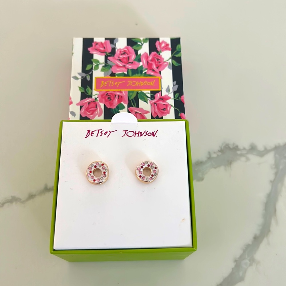 NWT Betsy Johnson studs